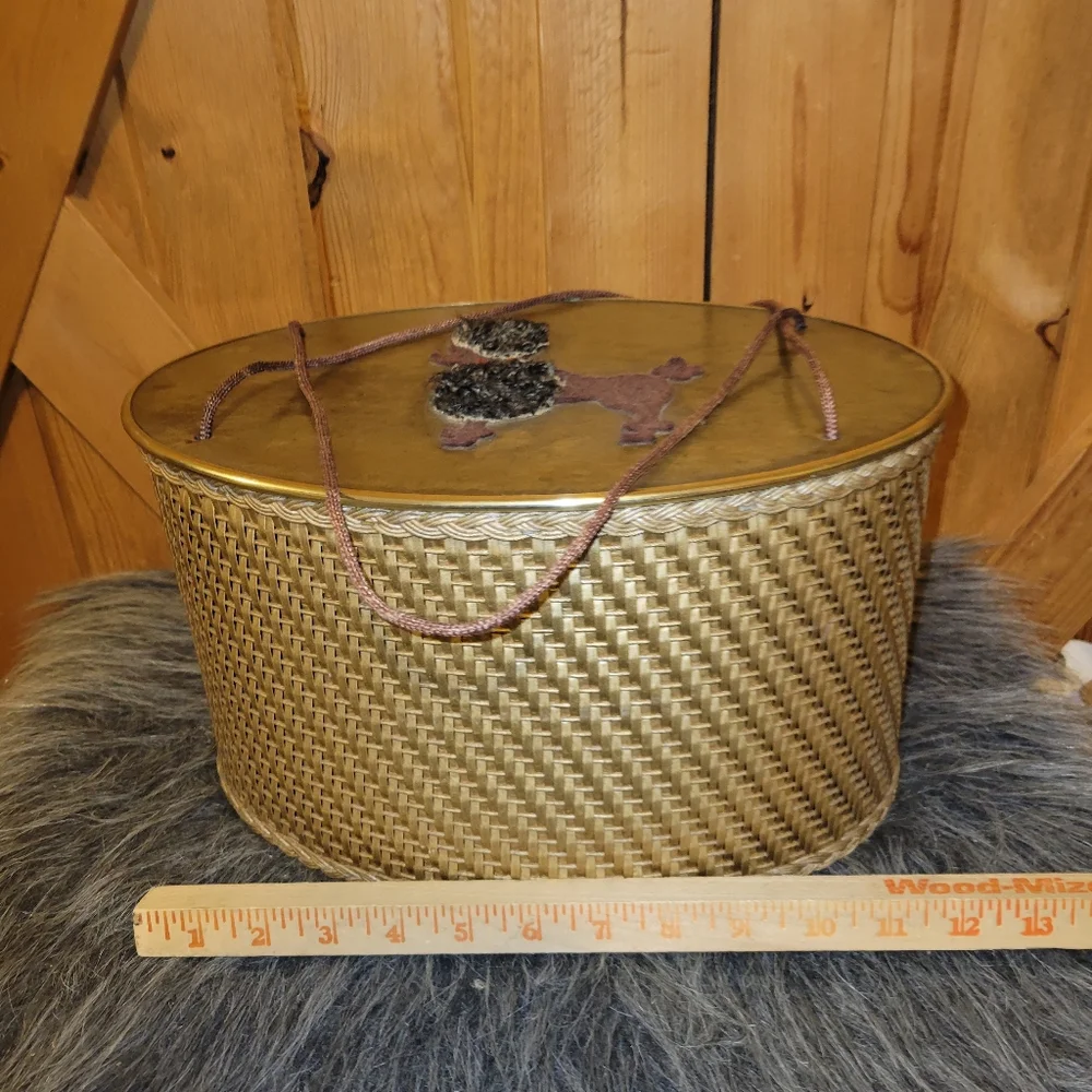 Vintage Princess Poodle Oval Sewing Basket - Picture 3 of 15